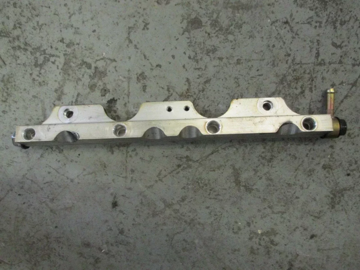 2003 Johnson outboard 90hp 4-stroke fuel rail 5033537
