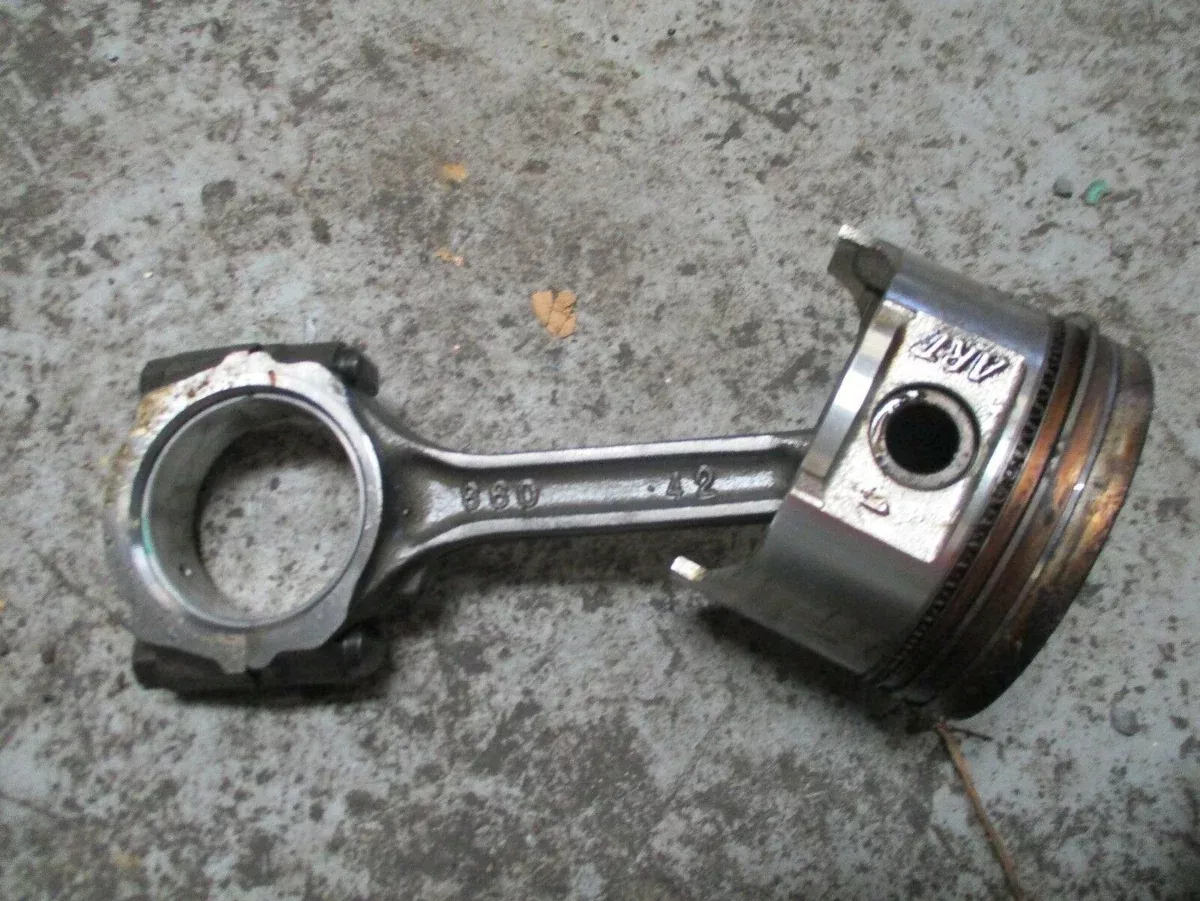 Evinrude/Suzuki DF70 4-stroke outboard piston and connecting rod 12111-99e01