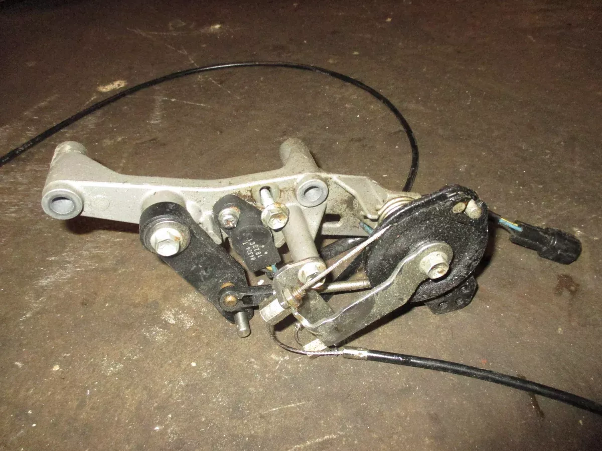 Suzuki Df250 250hp 4 stroke outboard shift bracket and sensor