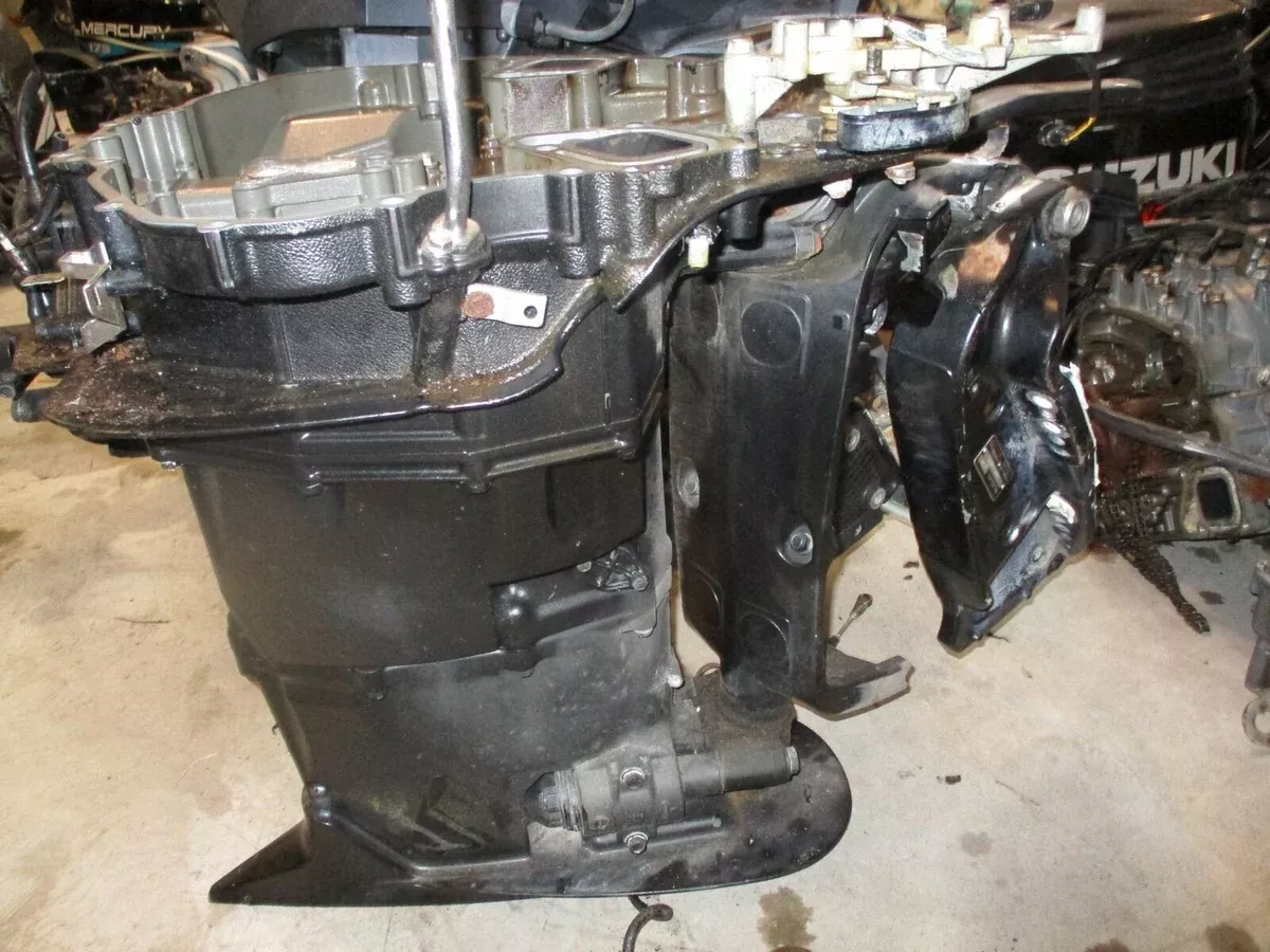 Suzuki DF300 300hp outboard 25" midsection